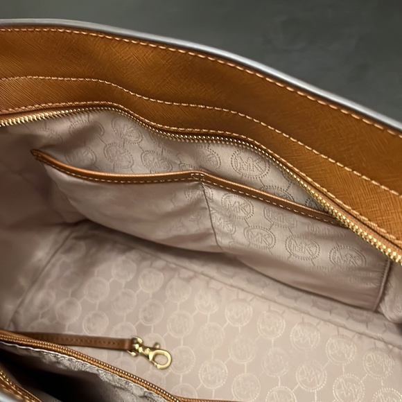 Michael Kors Selma Large Saffiano Leather Satchel - Picture 7 of 16